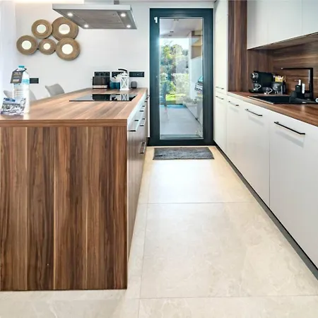 Ml2b1- Stunning In Apartment Marbella